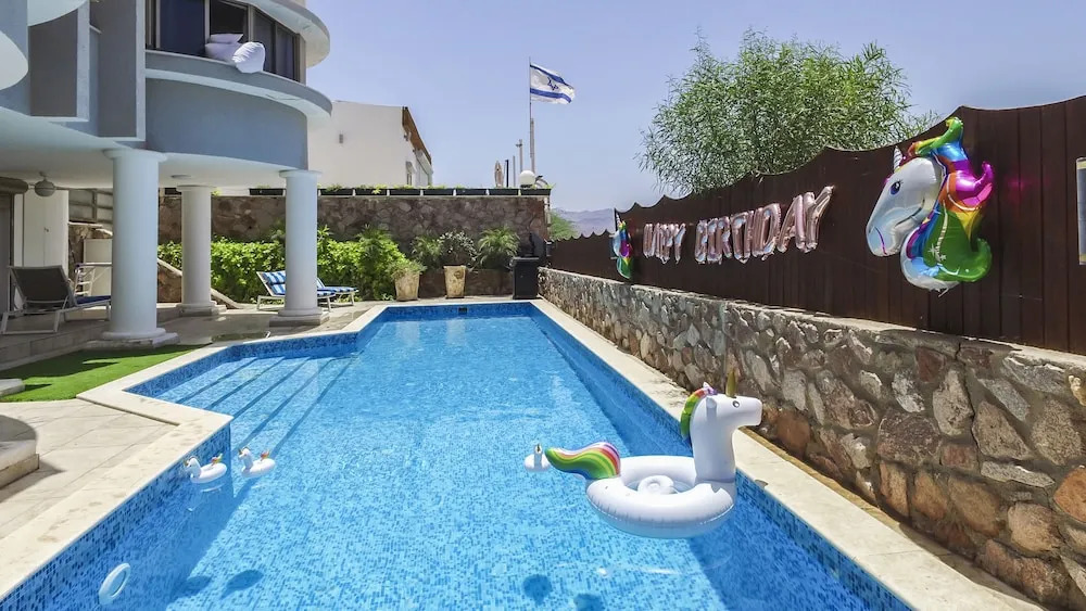 Luxury Suite by the pool