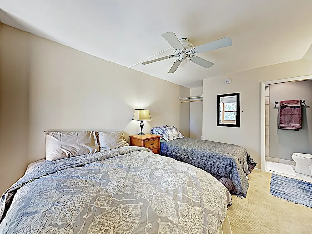 New Listing! Private Hot Tub, Walk To Sundance 2 Bedroom Condo