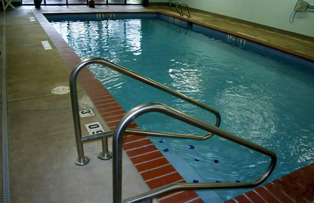 Evergreen Inn & Suites