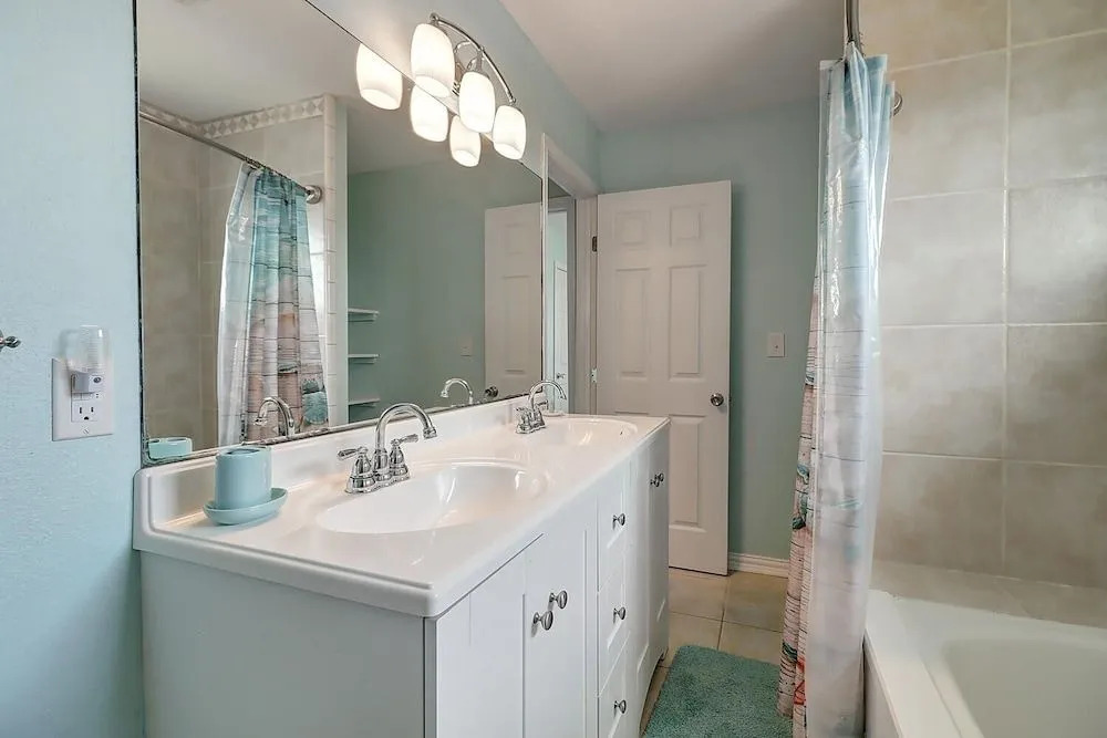 Fisherman's Inn 2 Bedroom Home by RedAwning