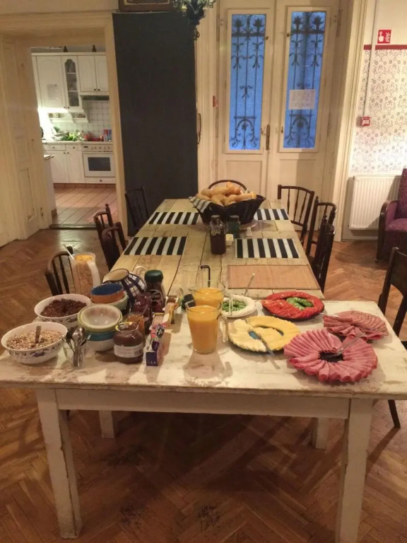 Baroque Hostel & Coworking
