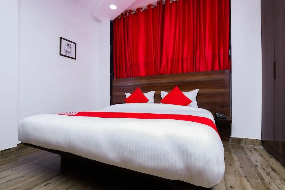 OYO 28606 Kavya Residency