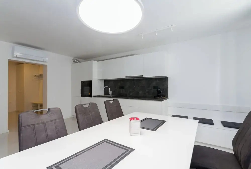 Premium City Center Apartment Tartini 1