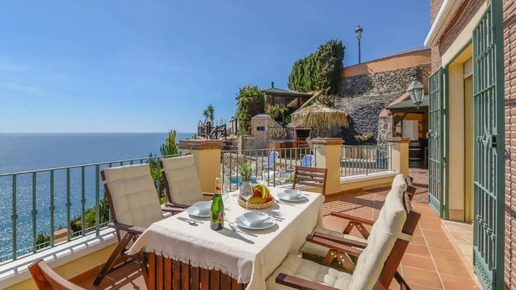 Casa Ventanas al Mediterraneo Nerja by Ruralidays