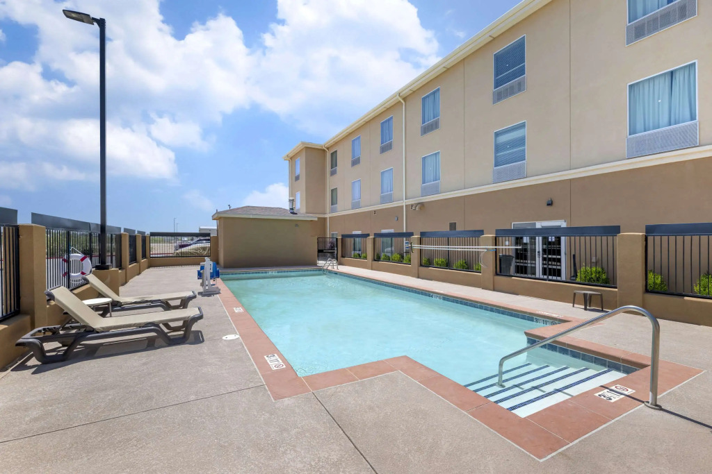 Quality Inn & Suites Carlsbad Caverns Area
