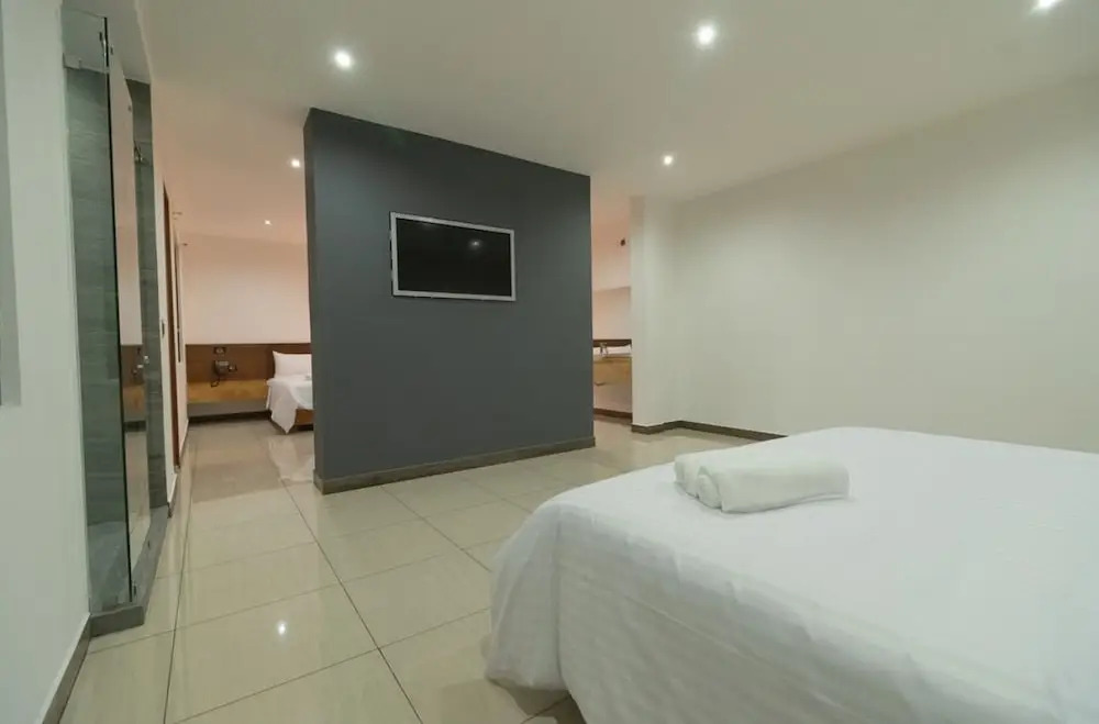Hotel Hell Blue