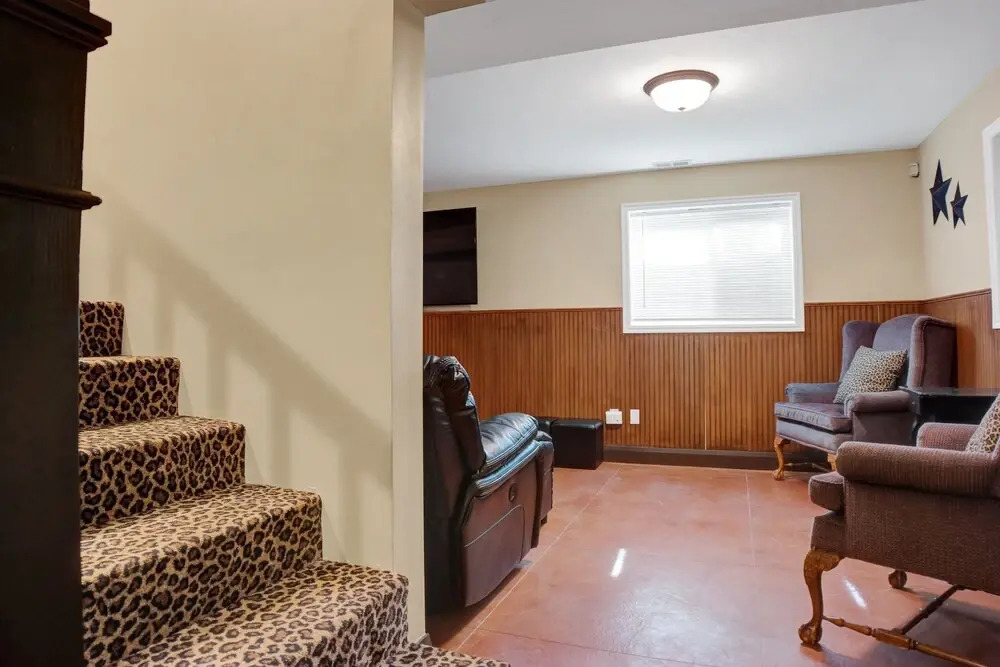 Prospector Place 5 Bedroom Home by RedAwning