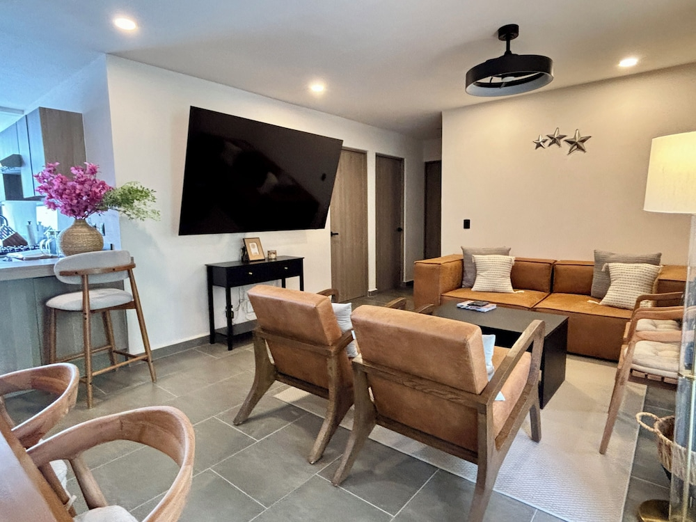 Private Hot Tub - 5BR in Nueva Escondida