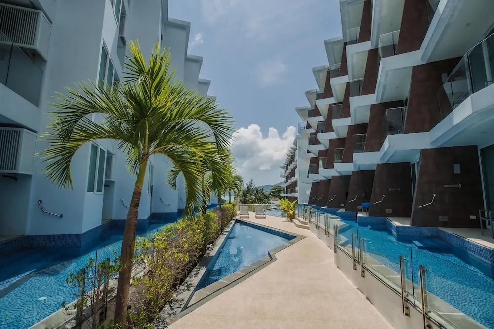 Maroon Studio at the Beachfront