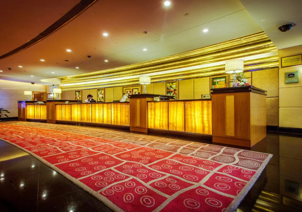 Wuhan Mayflowers Hotel (Wuchang Railway Station Zhongnan Road Metro Station Branch)