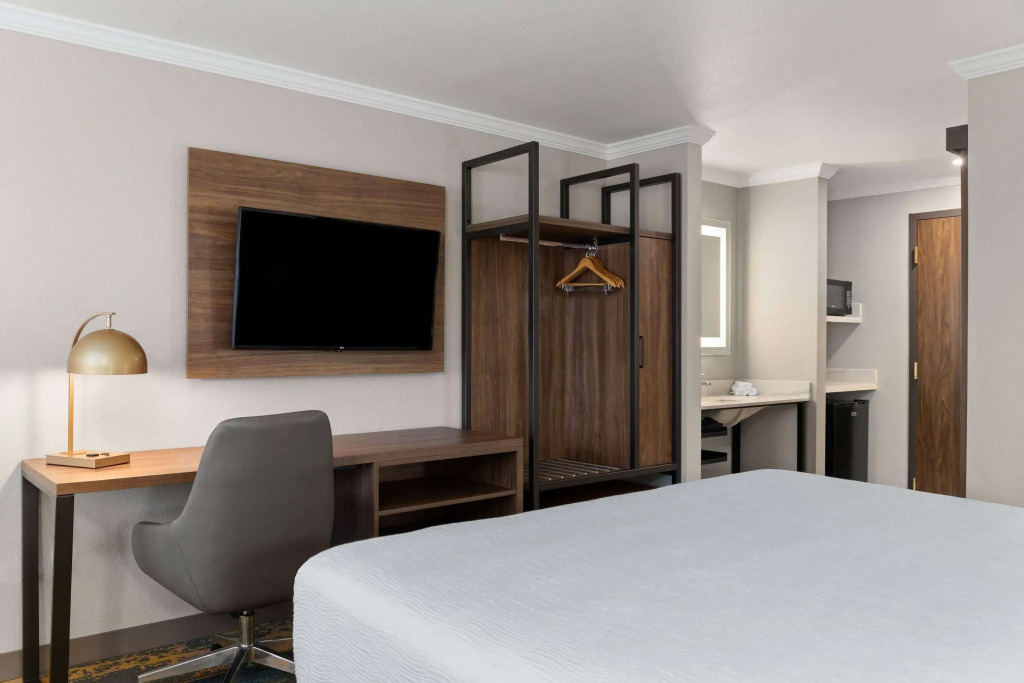 La Quinta Inn & Suites by Wyndham Yakima Downtown