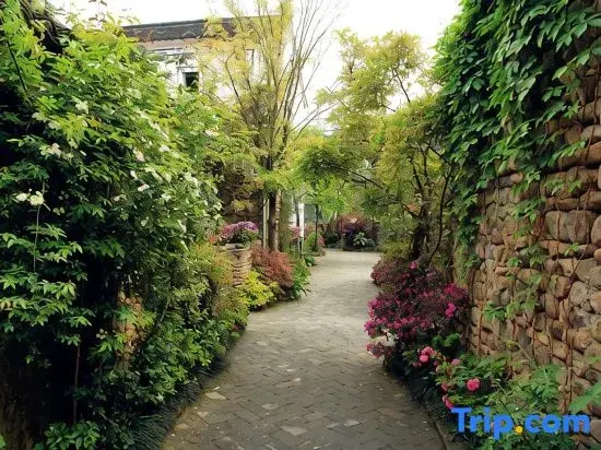 Sansheng Yizhai Hostel