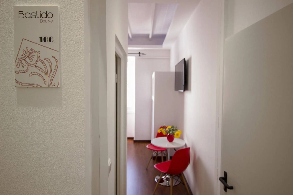 Season's Hostel & Guest House