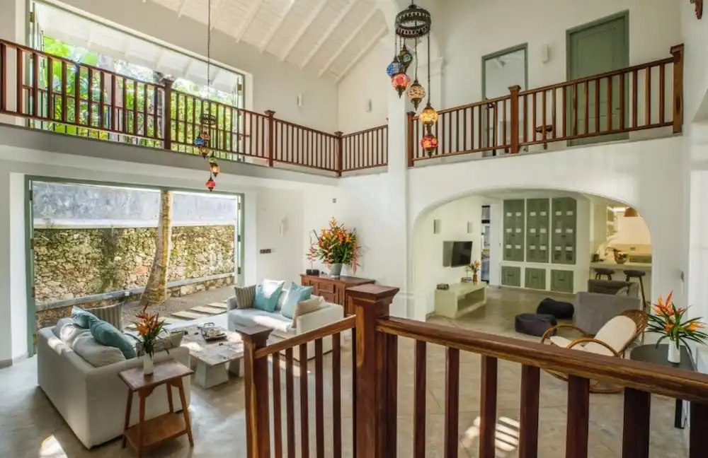 Beautifully Renovated Family Village House Within Walking Distance To The Beach
