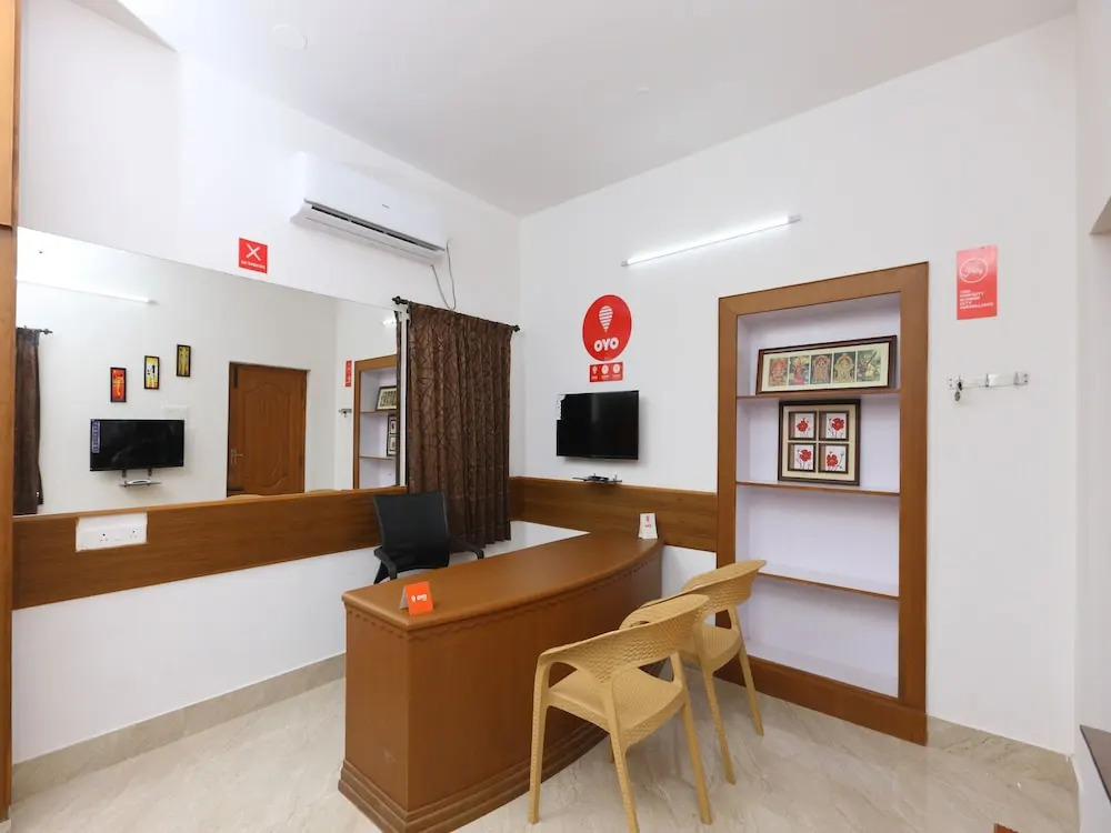 OYO 13858 Rithus Residency