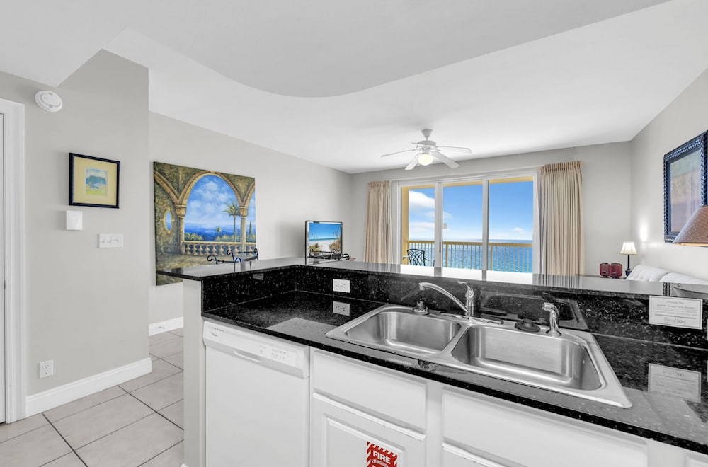 Calypso 2-2207 West