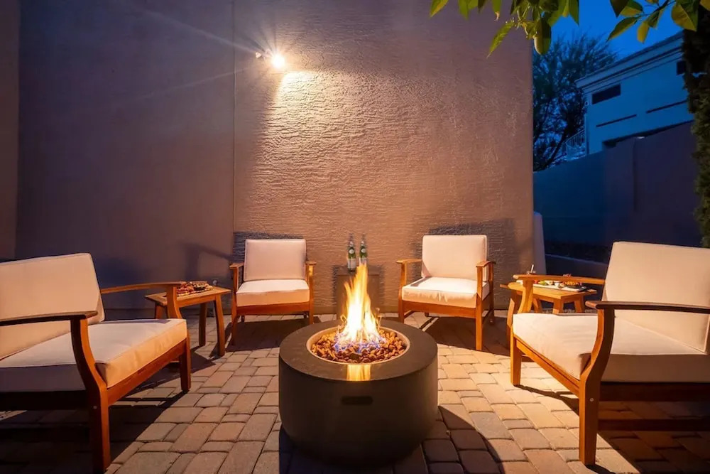 Luxury Lookout Canyon 5 Bdrm Stunner W/htd Pool!