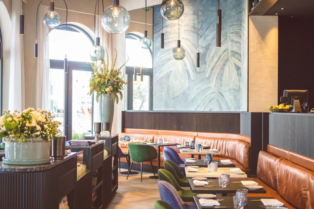 U Eat & Sleep Antwerp
