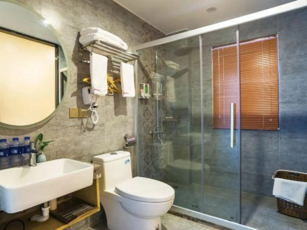Ershixiong Inn (Zhuhai Chimelong Tourist Resort Store)