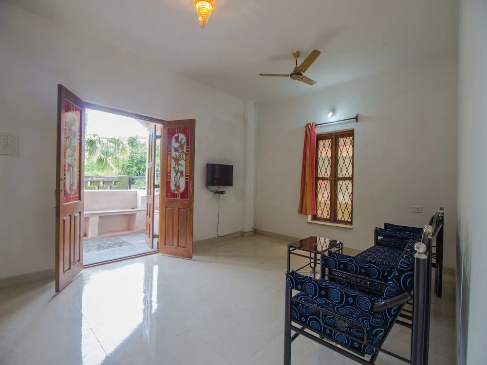 OYO 14239 Home Spacious 1BHK Camurlim Park