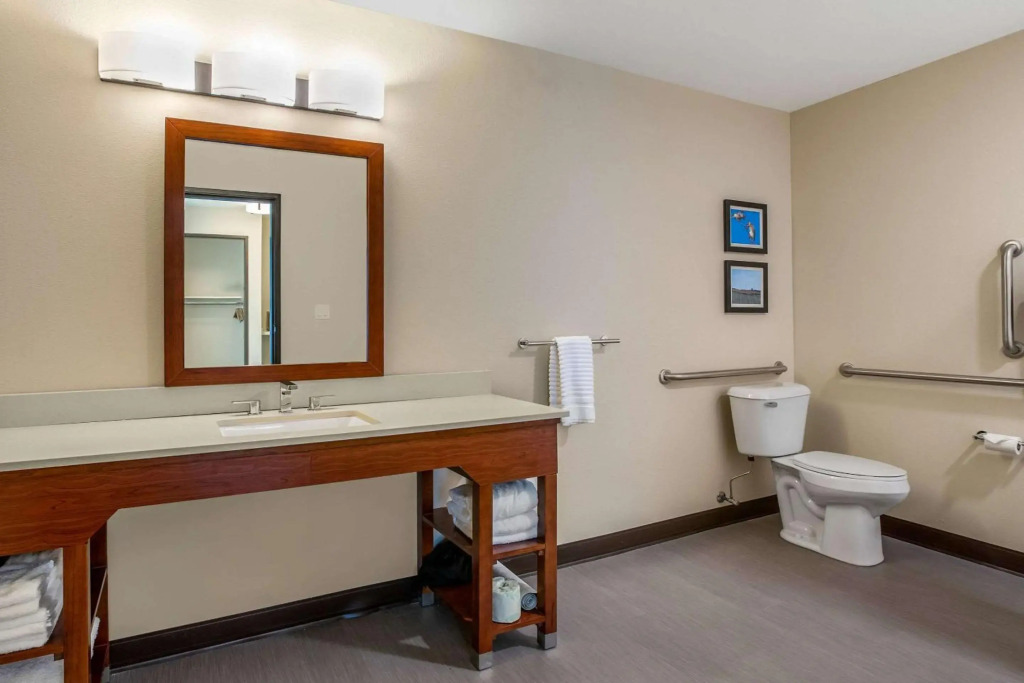 Comfort Inn & Suites Ames near ISU Campus