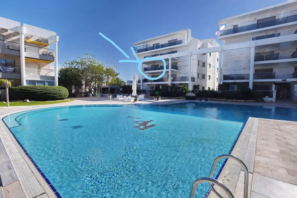 Avi's Suites Yossi Avrahami Royal Park