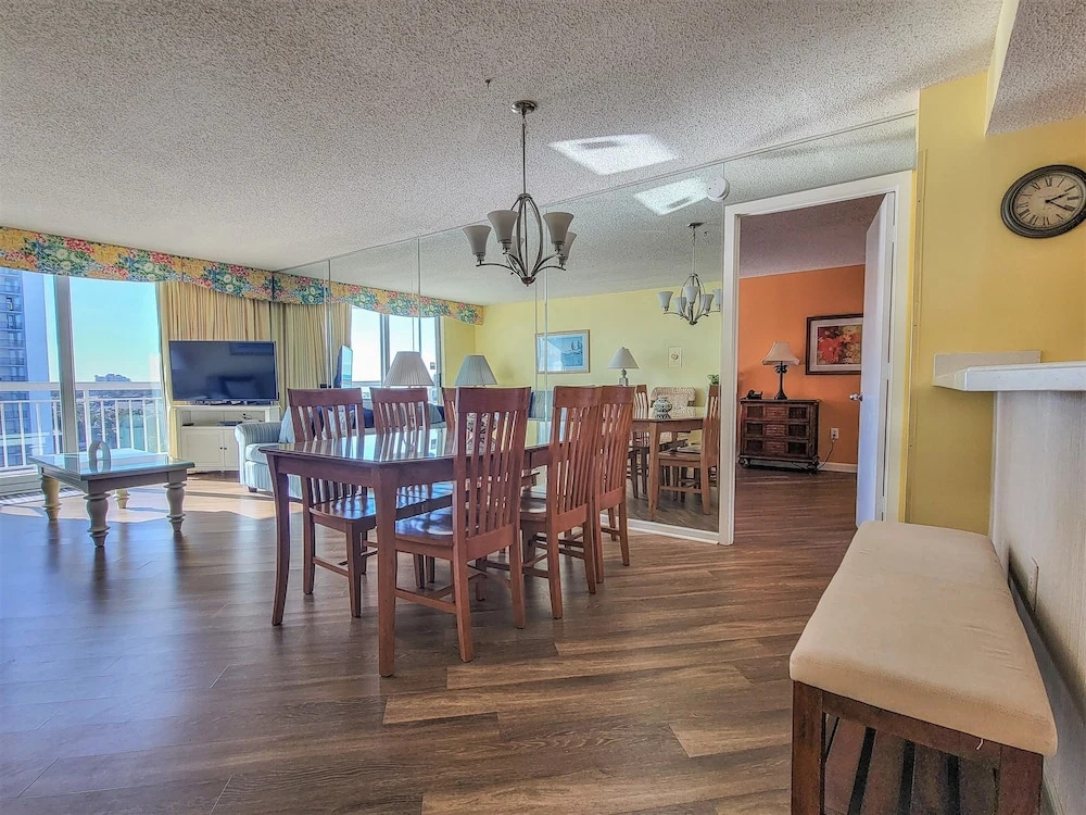 904 South Hampton 2 Bedroom Condo