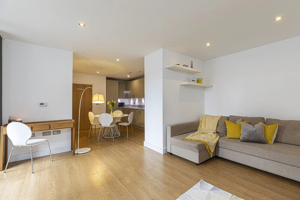Stylish 2-bed flat w/ terrace in South East London