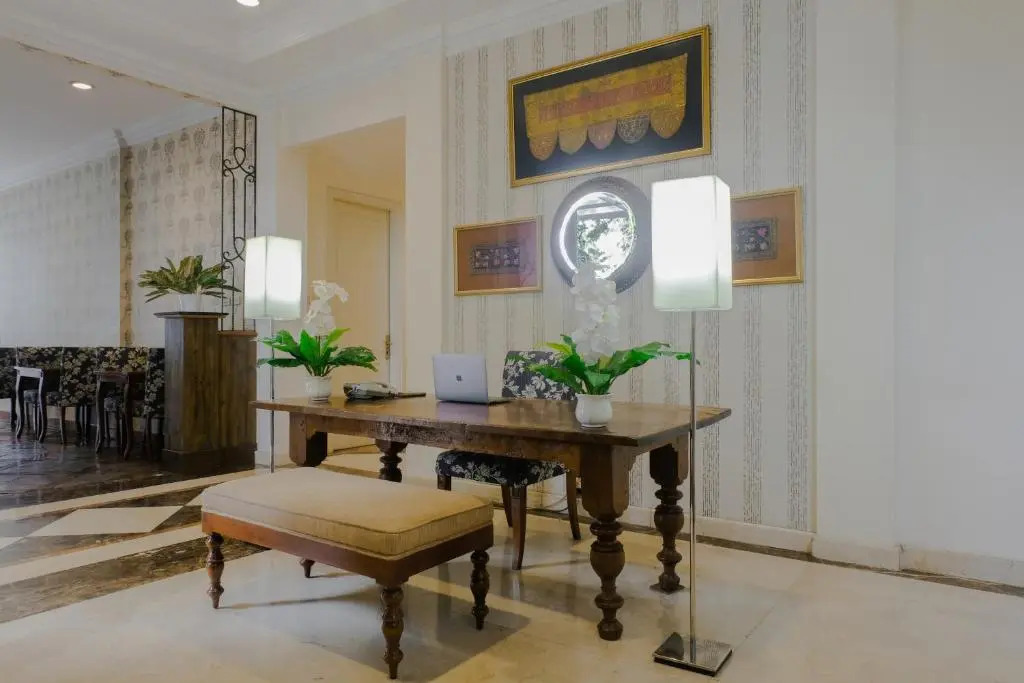 Colonnade Residences