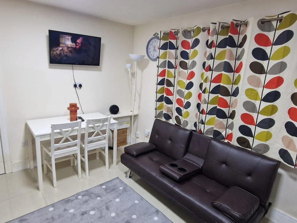 Deluxe 1-bed Apartment in Greenford