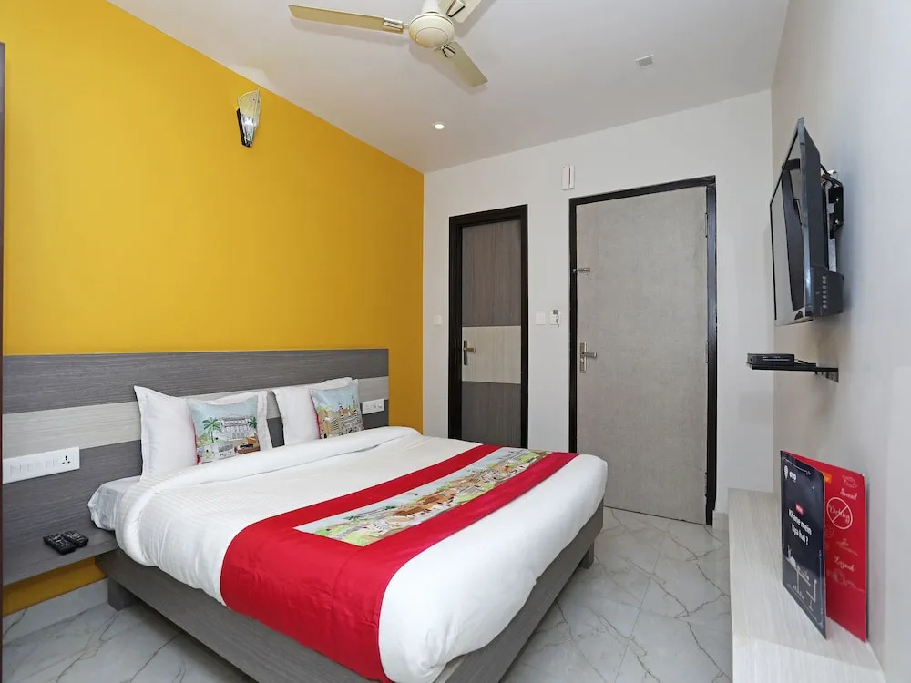 OYO 10228 Hotel Chandramouli