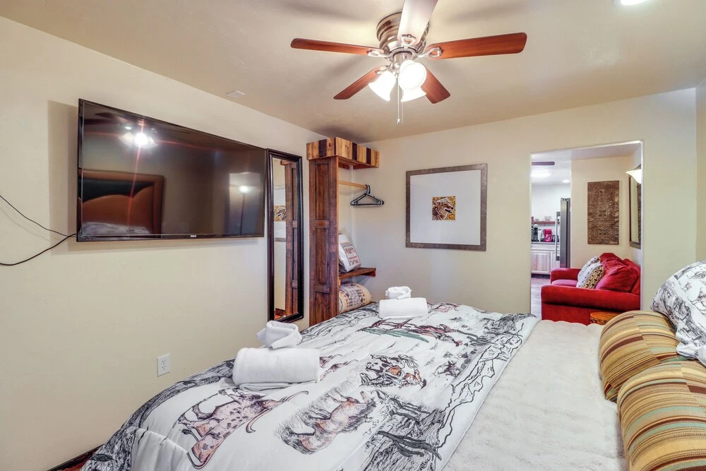 Pet-friendly Tucson Casita: Shared Hot Tub & Patio