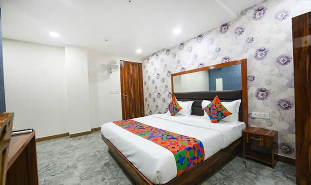 Fabhotel Mona Continental
