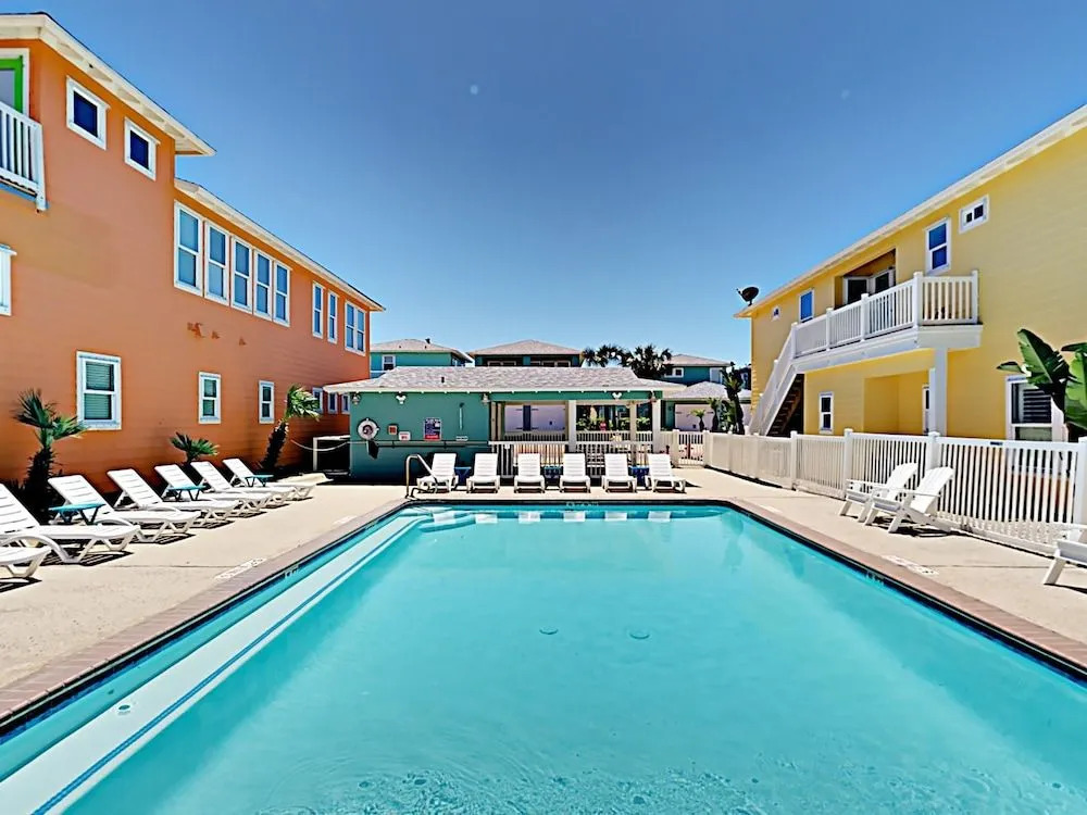 4BR Village Walk House, Pool by RedAwning