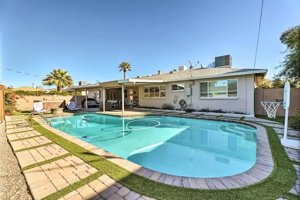 Pristine Escape ~ 2 Miles to Old Town Scottsdale!