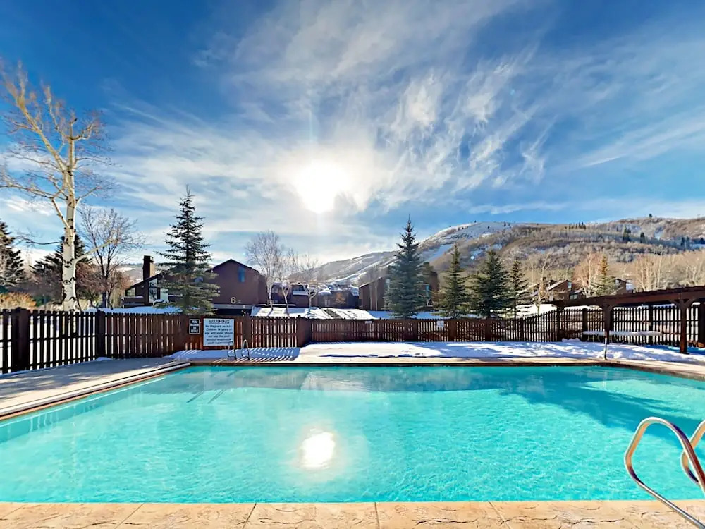 New Listing! Chic W/ Pool - Walk To Lifts 2 Bedroom Condo