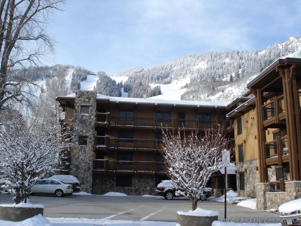 Lift One Condominiums - 1, 2, 3 Bedroom Units Adjacent To Downtown Aspen
