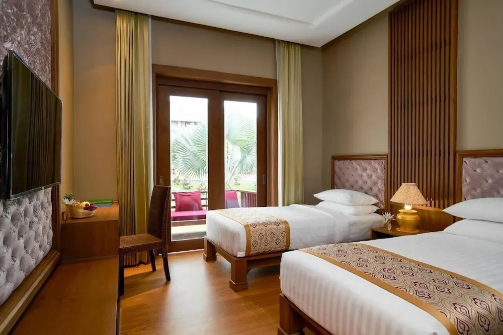 Royal Palace Hotel