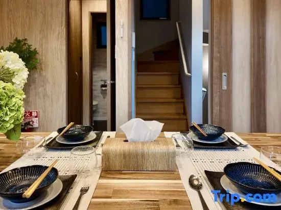 "JiaJian" 2-10 people brand 3 floors 4 rooms 3 toilets 2 showers 1 living room 1 kitchen