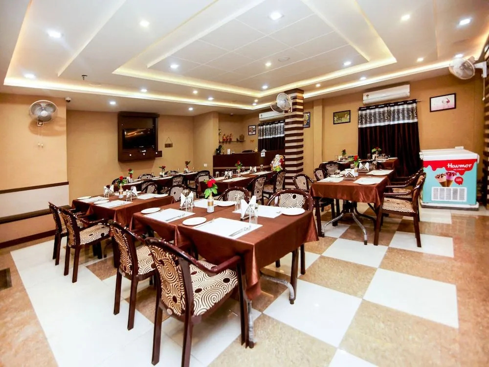 OYO 12363 Hotel Ratan international