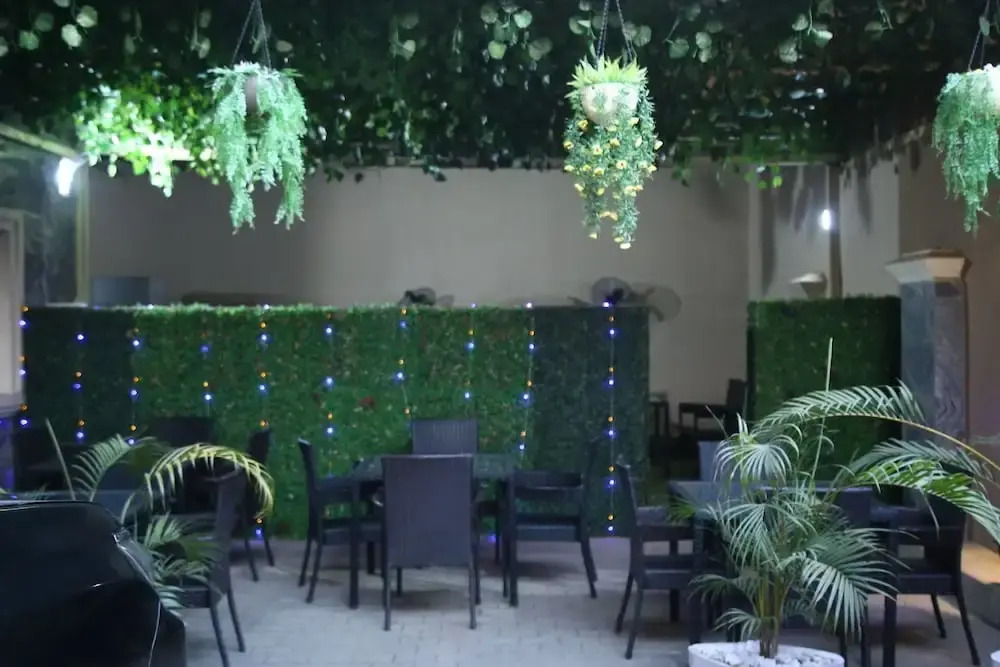 Mo-House Hotels and Apartments