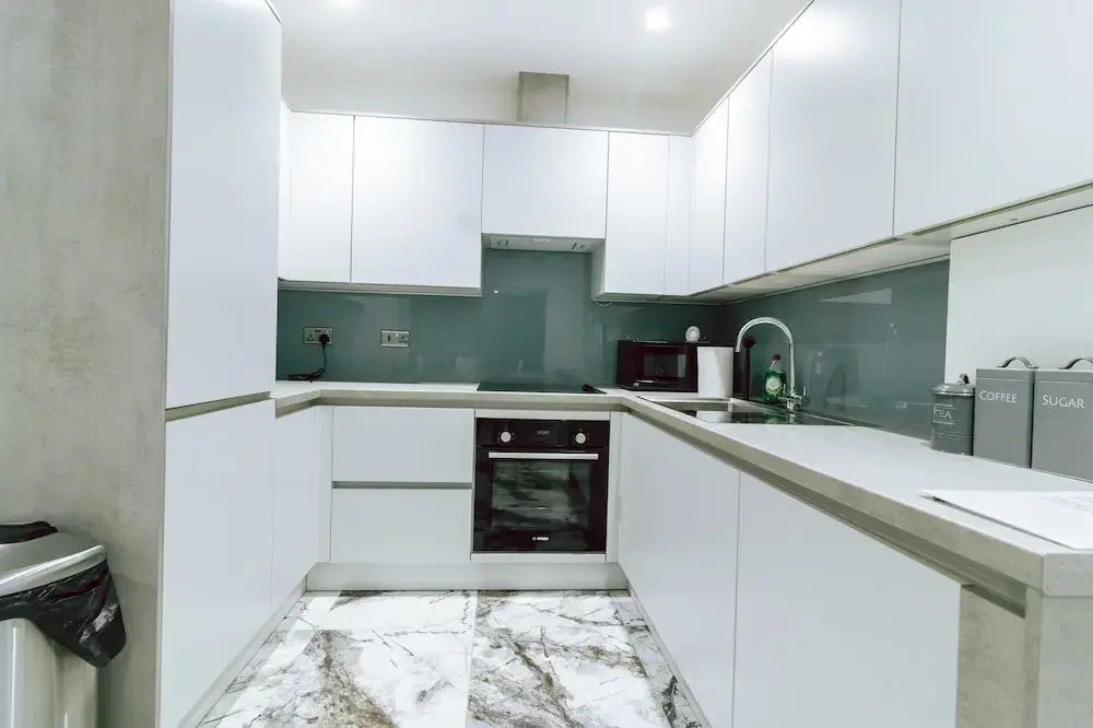 Charming 2-bed Apartment in Purley