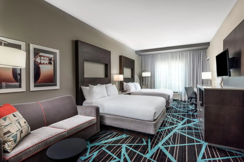 Holiday Inn Express & Suites - Charlotte Airport by IHG
