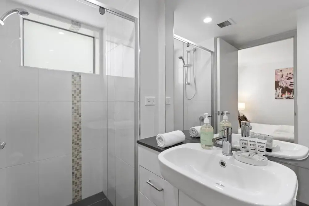 Chic 2-bed Apartment & 5 Minutes Walk to Qpac