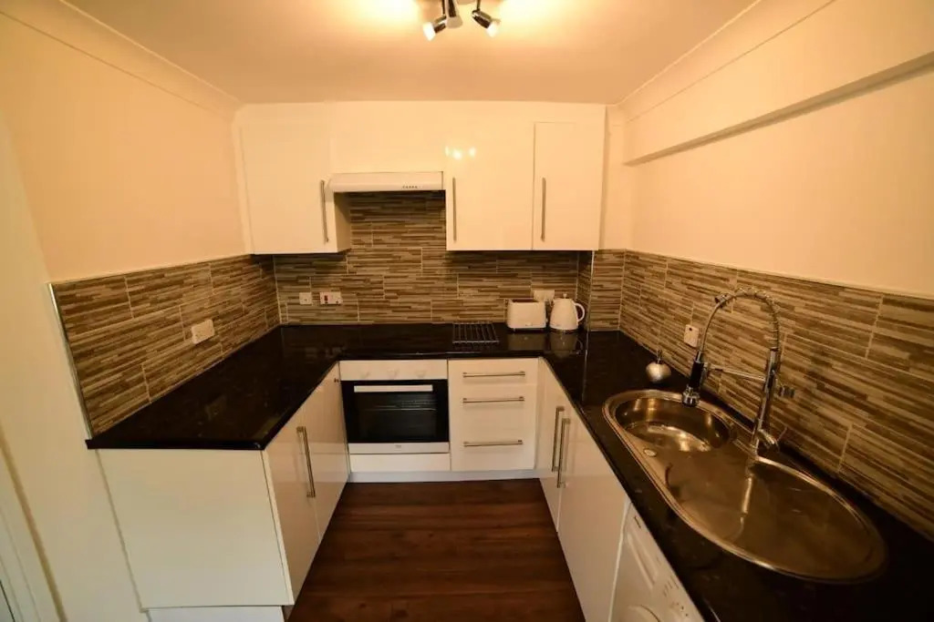 Lavish modern 1 bedroom Apt close to city centre