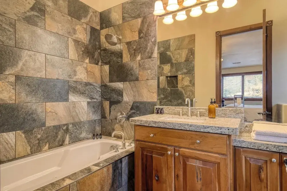 High Meadow by Avantstay Alpine Views w/ Indoor Pool, Hot Tub & Open Floor Plan