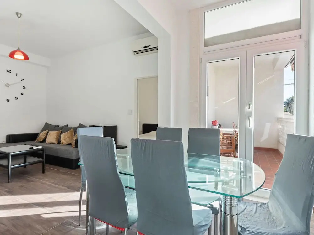 Refined Apartment in Kaštel Lukšić with Garden