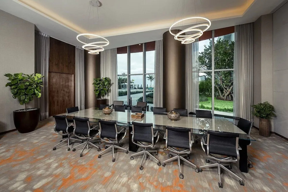 Luxury Condo wOcean Views close to Beach
