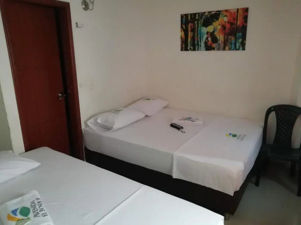 Hotel Avenida El Bosque a 2 cuadras de la clínica foscal y cardiovascular,HIC,Unab