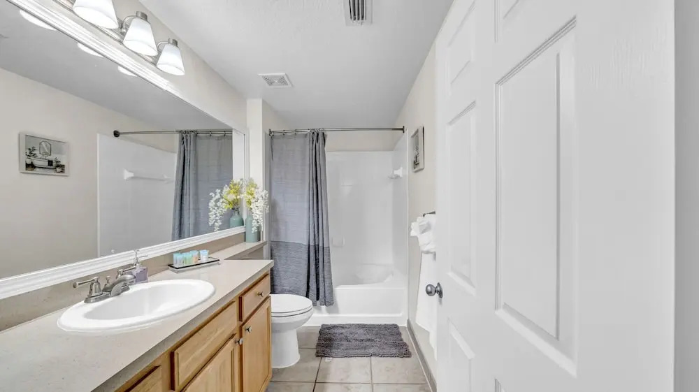 Modern 2BR 2BA Pool Gym Near Airport 9